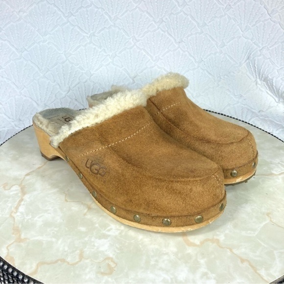 UGG Mules Womens Size 5 Tan Suede Australia Kalie Sheepskin Studded Wooden Clogs - Picture 2 of 13